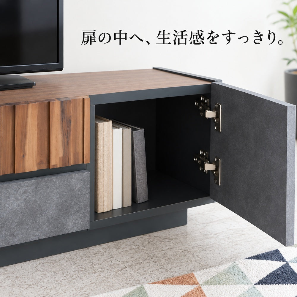 生活用品を隠せる扉収納