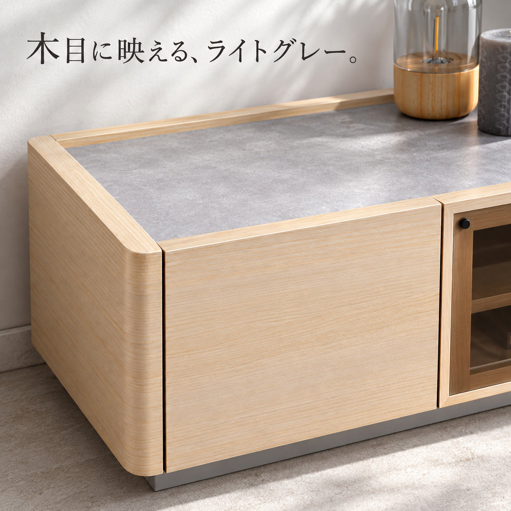 明るい木目とライトグレーの天板